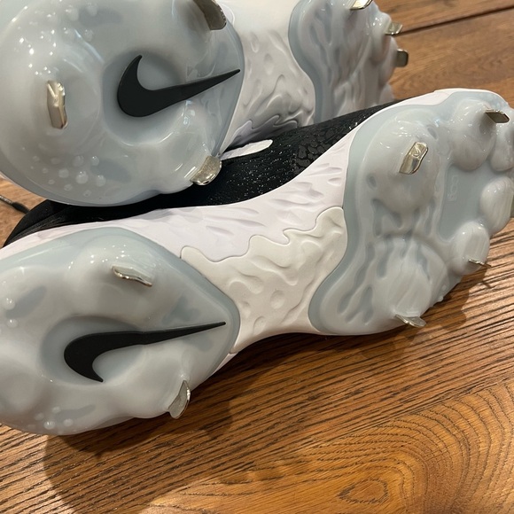 Nike Black and White metal baseball cleats Lightweight Mesh - Picture 3 of 8